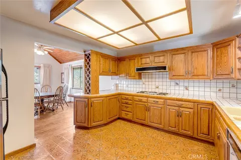 Kitchen - 1227 Portillo Ln, Lake Arrowhead, CA 92352 photo 1 of 3