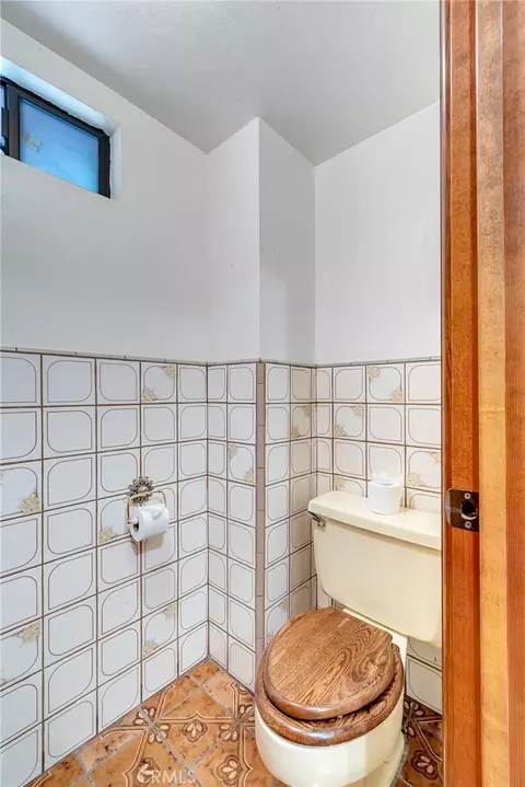 Bath - 1227 Portillo Ln, Lake Arrowhead, CA 92352 photo 1 of 4