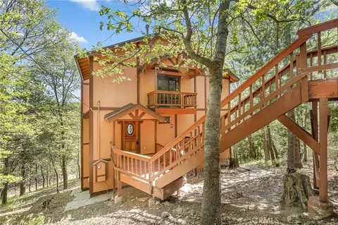 Exterior - 1227 Portillo Ln, Lake Arrowhead, CA 92352 photo 2 of 5