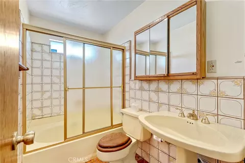 Bath - 1227 Portillo Ln, Lake Arrowhead, CA 92352 photo 4 of 4