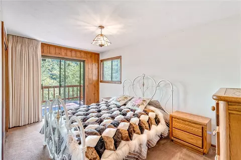 Bedroom - 1227 Portillo Ln, Lake Arrowhead, CA 92352 photo 3 of 5