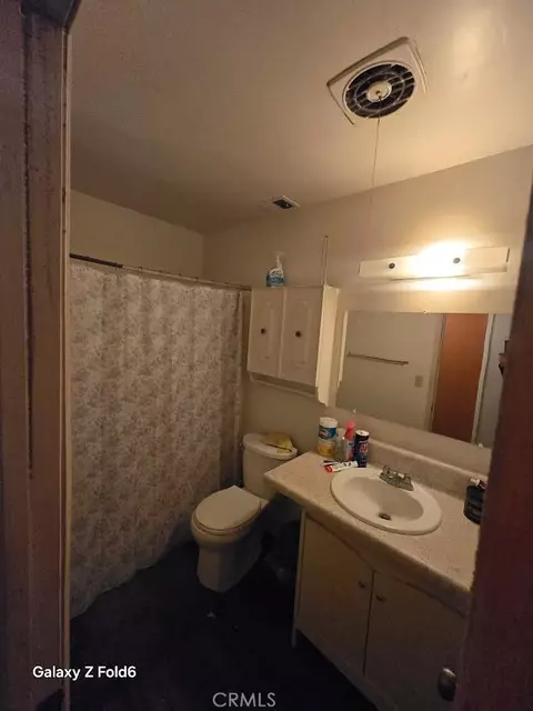 Bath - 461 W Scott St, Rialto, CA 92376 photo 1 of 1