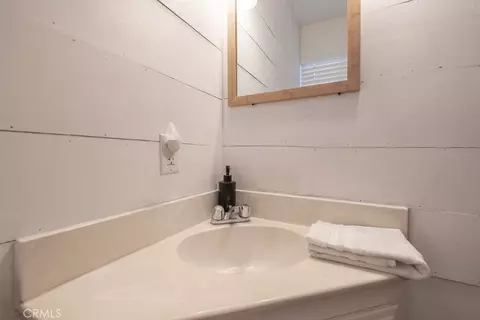 Bath - 721 Bear Mountain Rd, Big Bear City, CA 92314 photo 5 of 6
