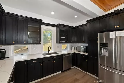 Kitchen - 1051 Mound, Big Bear City, CA 92314 photo 4 of 6