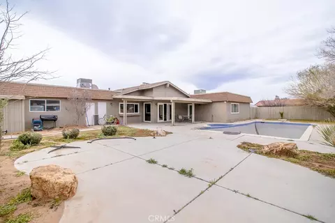 Exterior - 20376 Tonawanda, Apple Valley, CA 92307 photo 10 of 16