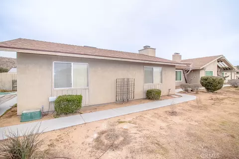 Exterior - 20376 Tonawanda, Apple Valley, CA 92307 photo 13 of 16
