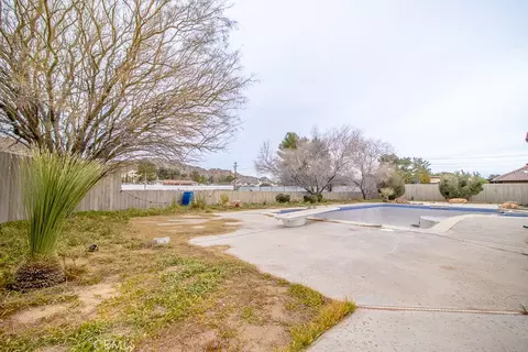 Exterior - 20376 Tonawanda, Apple Valley, CA 92307 photo 7 of 16