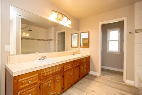 Bath - 20376 Tonawanda, Apple Valley, CA 92307 photo 1 of 5