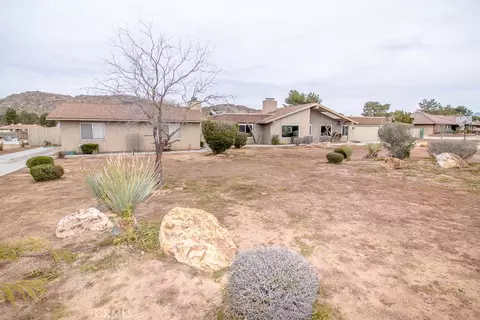 Exterior - 20376 Tonawanda, Apple Valley, CA 92307 photo 3 of 16
