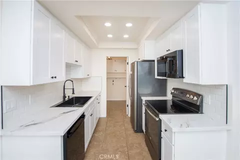 Kitchen - 811 Pillar Point Way, Oceanside, CA 92058 photo 3 of 3