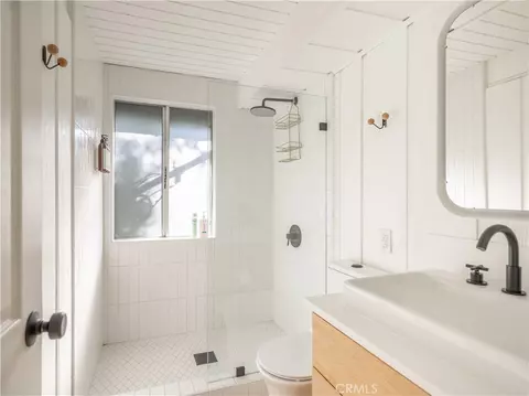 Bath - 399 Rainier Rd, Lake Arrowhead, CA 92352 photo 1 of 4
