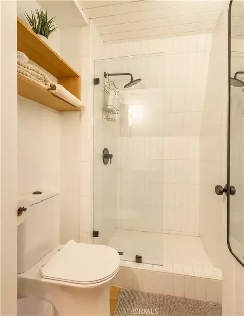 Bath - 399 Rainier Rd, Lake Arrowhead, CA 92352 photo 4 of 4