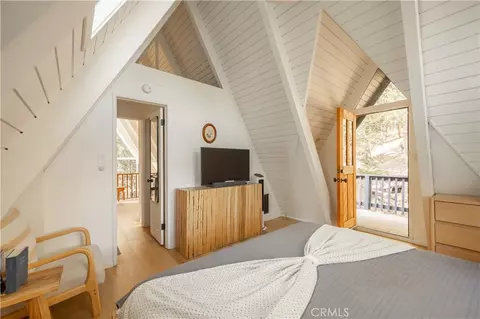 Bedroom - 399 Rainier Rd, Lake Arrowhead, CA 92352 photo 2 of 13
