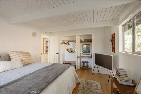 Bedroom - 399 Rainier Rd, Lake Arrowhead, CA 92352 photo 4 of 13