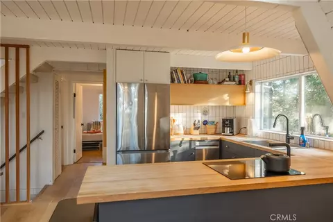 Kitchen - 399 Rainier Rd, Lake Arrowhead, CA 92352 photo 1 of 3