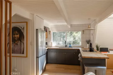 Kitchen - 399 Rainier Rd, Lake Arrowhead, CA 92352 photo 3 of 3