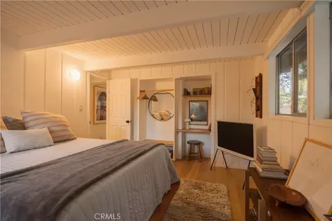 Bedroom - 399 Rainier Rd, Lake Arrowhead, CA 92352 photo 6 of 13