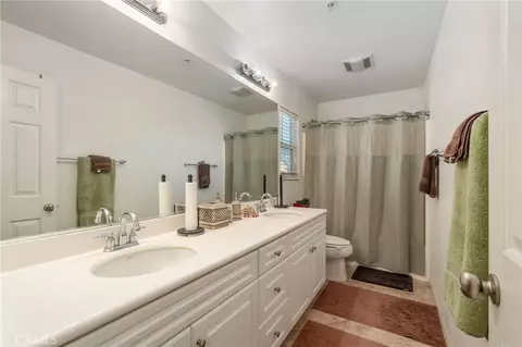 Bath - 1349 N Dolanna, Compton, CA 90221 photo 4 of 4