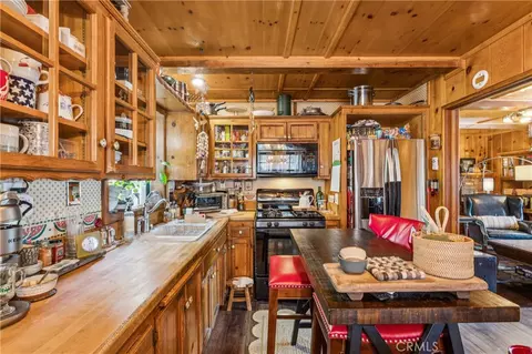Kitchen - 24214 Zurich, Crestline, CA 92325 photo 1 of 3