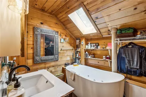 Bath - 24214 Zurich, Crestline, CA 92325 photo 2 of 3