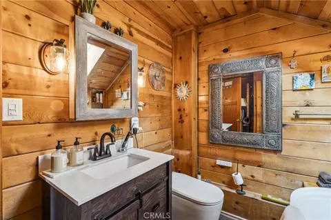 Bath - 24214 Zurich, Crestline, CA 92325 photo 3 of 3