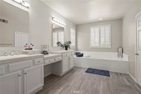 Bath - 1062 Mccall Dr, Corona, CA 92881 photo 4 of 5