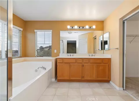 Bath - 595 Dundee Ln, San Marcos, CA 92069 photo 2 of 4