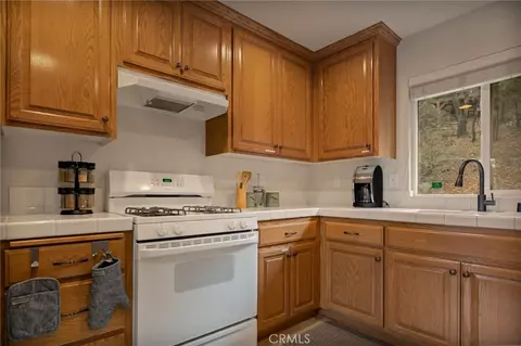 Kitchen - 1419 Calgary, Lake Arrowhead, CA 92352 photo 1 of 1