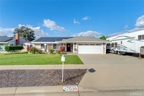 701 W Crestview St, Corona, CA 92882