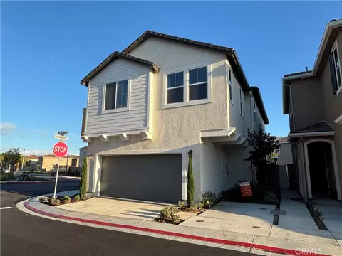 420 Snowdrop Ln, Santa Paula, CA 93060