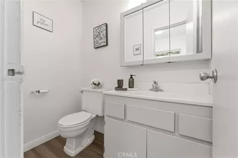 Bath - 30993 Palo Alto Dr, Redlands, CA 92373 photo 5 of 6
