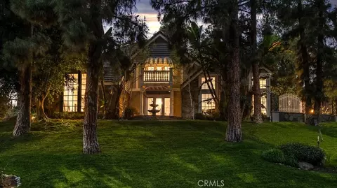 10761 Crawford Cyn, North Tustin, CA 92705