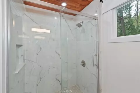 Bath - 155 Birchwood, Lake Arrowhead, CA 92352 photo 1 of 3