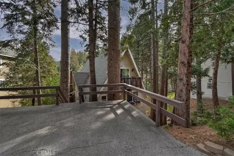 Exterior - 155 Birchwood, Lake Arrowhead, CA 92352 photo 15 of 22