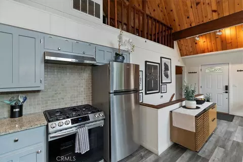 Entry Way - 155 Birchwood, Lake Arrowhead, CA 92352 photo 1 of 7