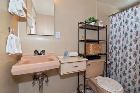 Bath - 1370 Primrose Ct, Big Bear Lake, CA 92315 photo 1 of 2