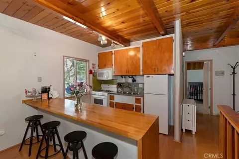 Kitchen - 1370 Primrose Ct, Big Bear Lake, CA 92315 photo 1 of 4
