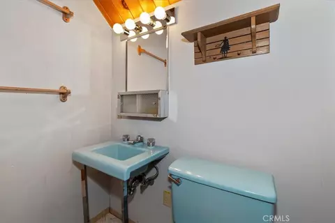 Bath - 1370 Primrose Ct, Big Bear Lake, CA 92315 photo 2 of 2
