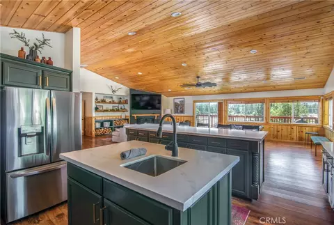 Kitchen - 1002 White Mtn, Big Bear City, CA 92314 photo 2 of 3