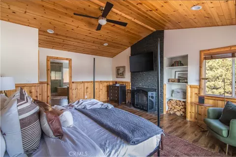 Bedroom - 1002 White Mtn, Big Bear City, CA 92314 photo 2 of 10