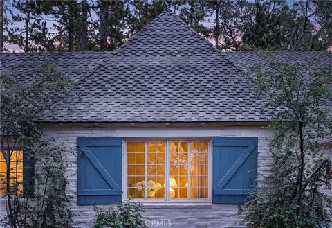 Exterior - 28641 N Shore Rd, Lake Arrowhead, CA 92352 photo 4 of 31