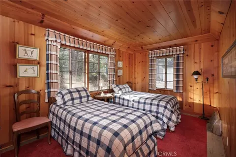 Bedroom - 28641 N Shore Rd, Lake Arrowhead, CA 92352 photo 9 of 10