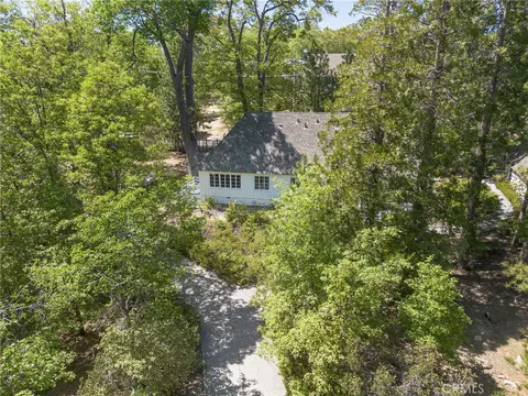 Exterior - 28641 N Shore Rd, Lake Arrowhead, CA 92352 photo 24 of 31