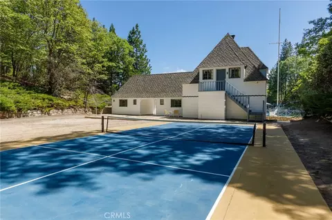Exterior - 28641 N Shore Rd, Lake Arrowhead, CA 92352 photo 12 of 31