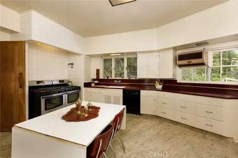 Kitchen - 28641 N Shore Rd, Lake Arrowhead, CA 92352 photo 1 of 4