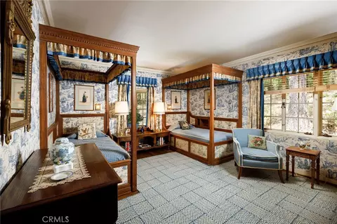 Bedroom - 28641 N Shore Rd, Lake Arrowhead, CA 92352 photo 2 of 10