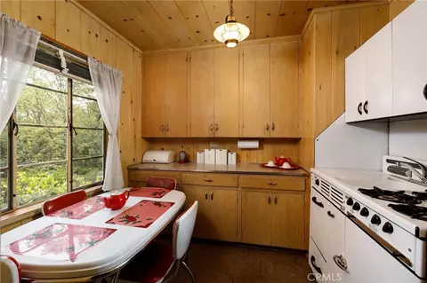Kitchen - 28641 N Shore Rd, Lake Arrowhead, CA 92352 photo 4 of 4