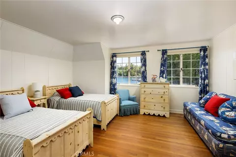 Bedroom - 28641 N Shore Rd, Lake Arrowhead, CA 92352 photo 5 of 10
