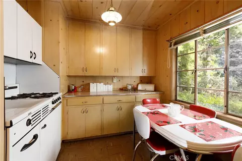 Kitchen - 28641 N Shore Rd, Lake Arrowhead, CA 92352 photo 2 of 4