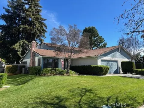 61 Sparrow Ct, Redlands, CA 92374